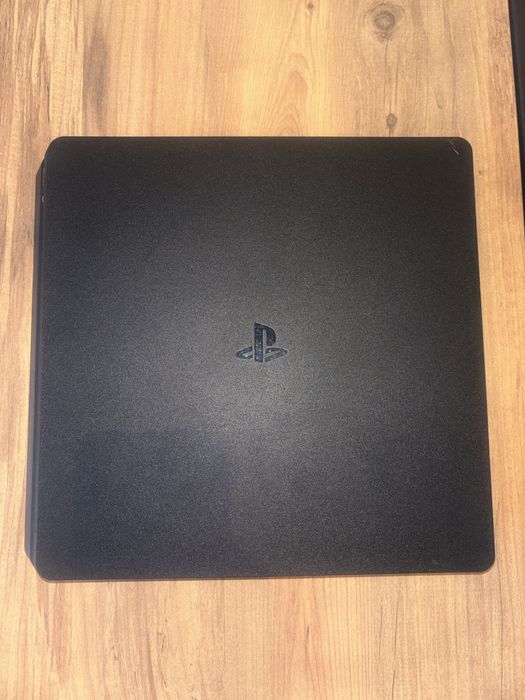 Продавам Playstation 4