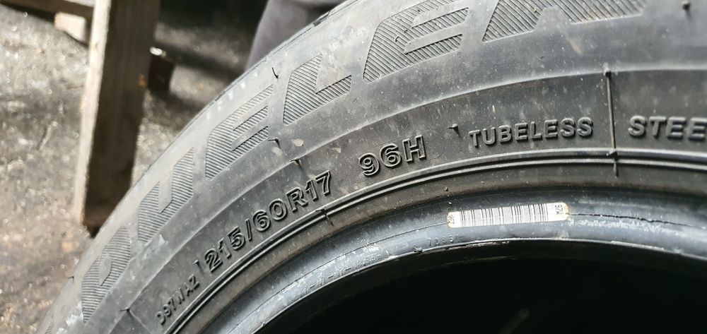 Гуми 4бр 215/60/17 - 1бр- 90лв