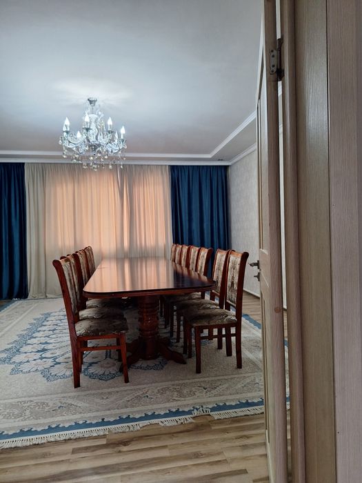 Стол и стуля в хорошем состоянии