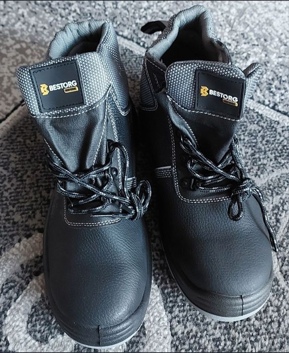 Продам подшлемник, ботинки