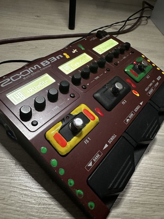 Zoom b3n Басовый процессор