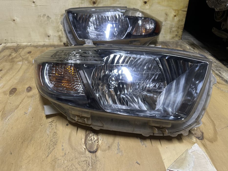 Передние фары Toyota Highlander