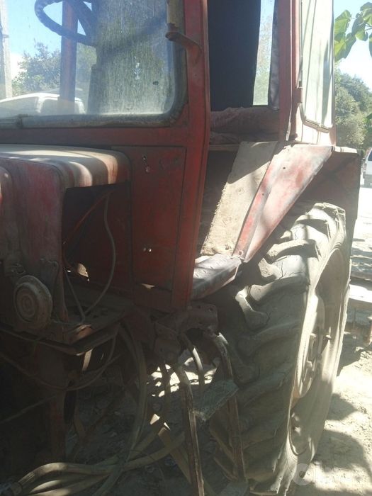 Traktor sotiladi