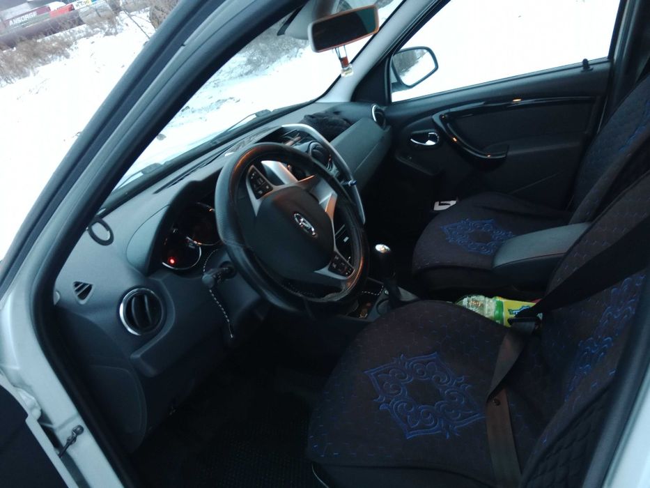 Автомобиль Lada Largus