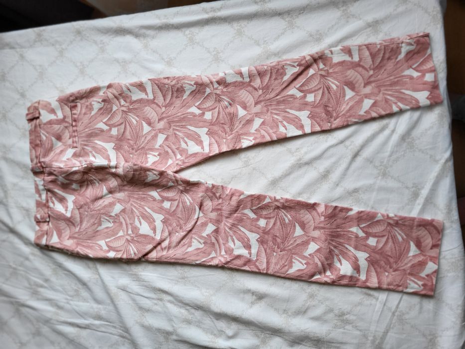 Продам джинсы Mango