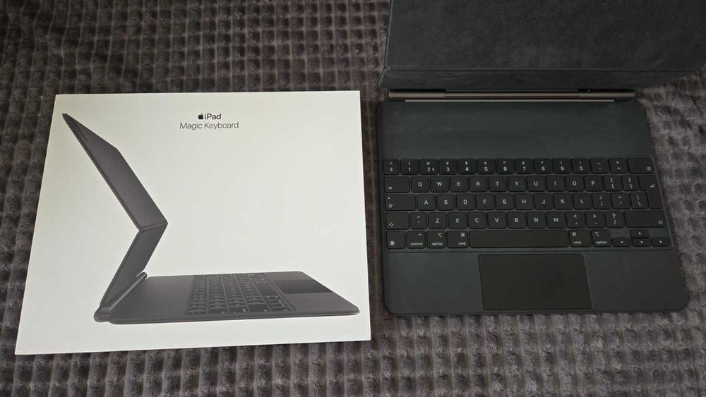 Ipad Pro 12.9 5G 256GB + Magic keyboard + Apple Pencil ( 6th gen)