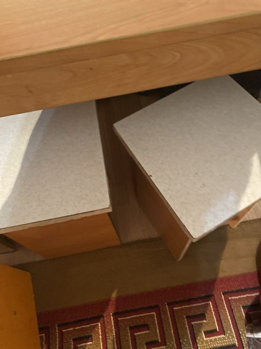 Продам кухонный стол + 3 табуретки