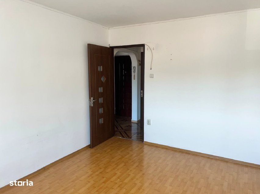Bucuresti - Liniei, Garsoniera 27 mp - etaj 2
