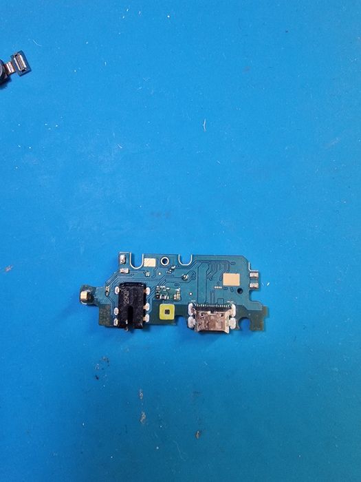 Samsung A13 ( НА ЧАСТИ)