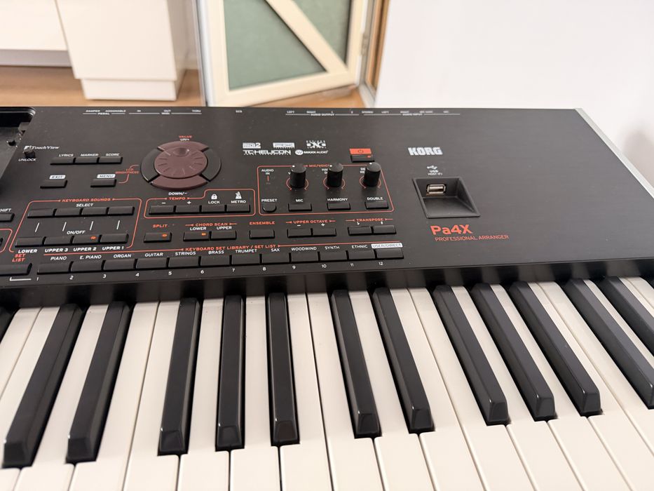 Orgă Pa4x Korg.