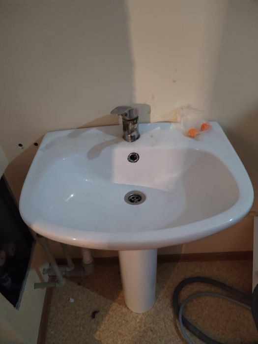 Продается раковина вместе с унитазом