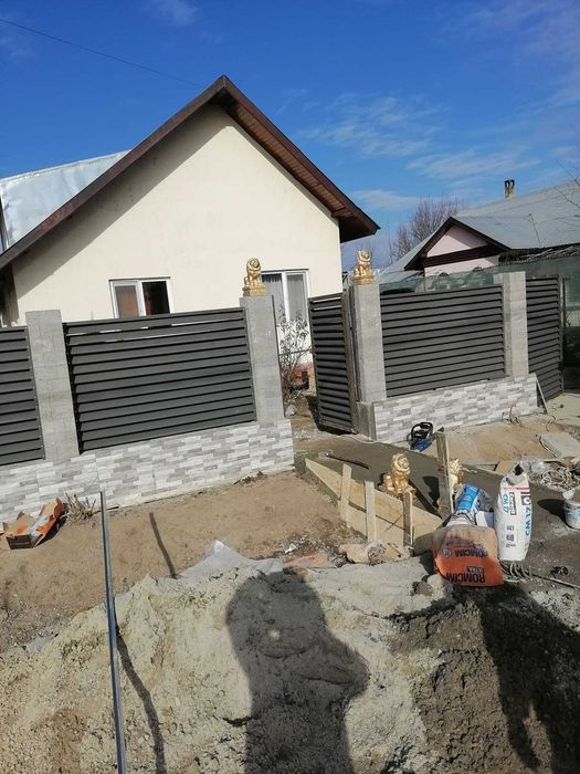 Garduri din panouri stil jaluzele, sipca metalica, tabla, plasa si BCA