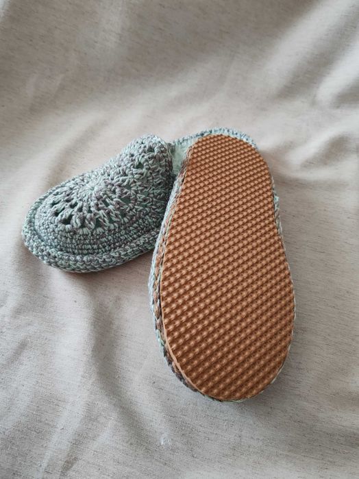 Чехли дамски ръчно плетени с кука