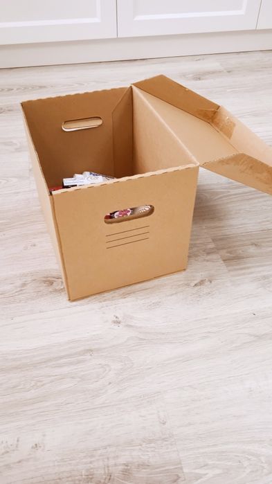 Коробка Икеа с ручками .