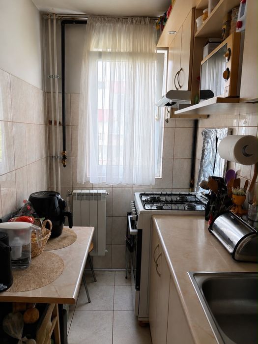 Proprietar – Închiriez apartament 3 camere | Loc de parcare inclus | Sector 4 – Brâncoveanu