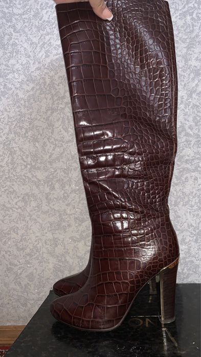 Продам кожаные осенние сапоги.