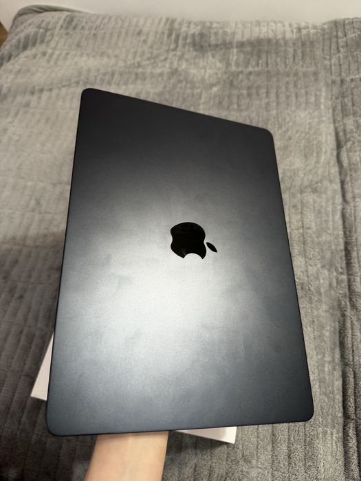 Macbook Air 13”6 M2 в идеальном сост