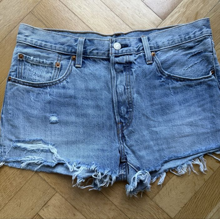 Дънки Levis.