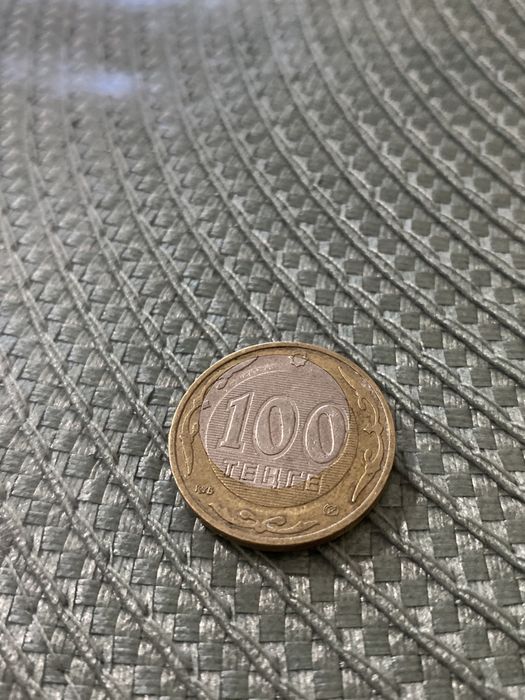 Продам монету брак 100 тенге