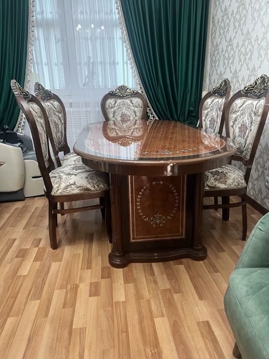Продается стол со стульями