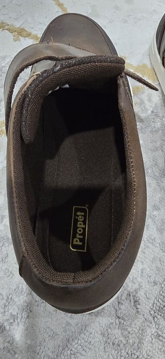 Продам мужские кроссовки