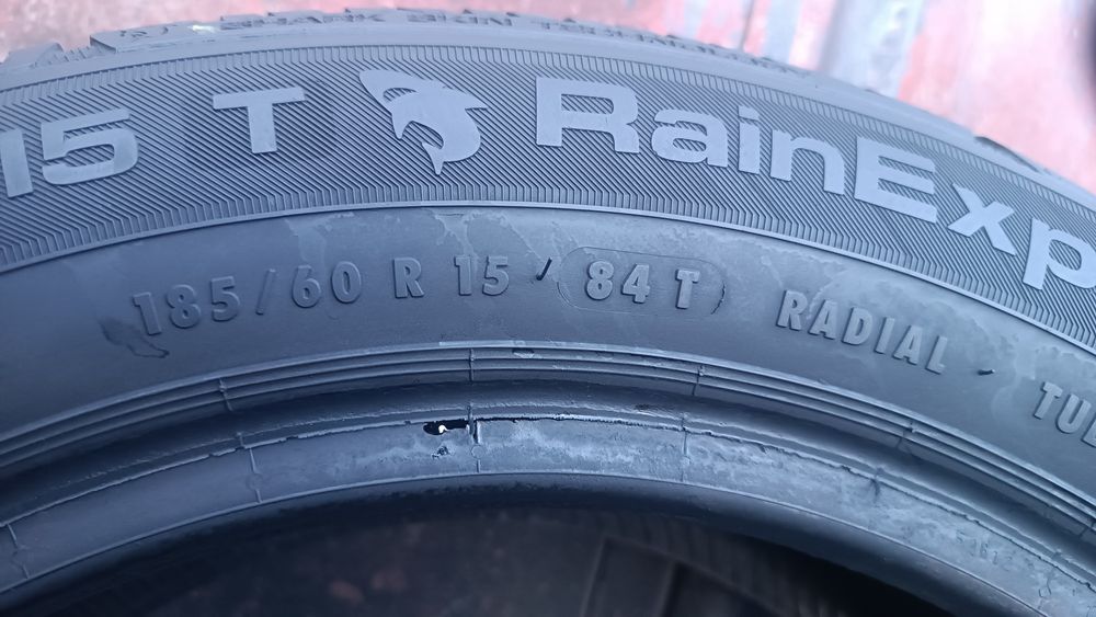 185/60/15 Uniroyal