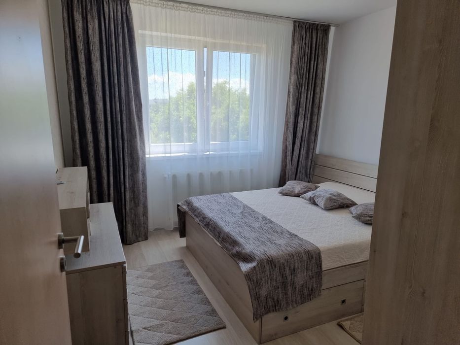 Proprietar Inchiriez apartament zona Coresi