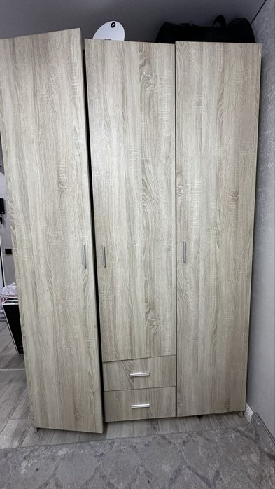 Продам шкаф трехдверный