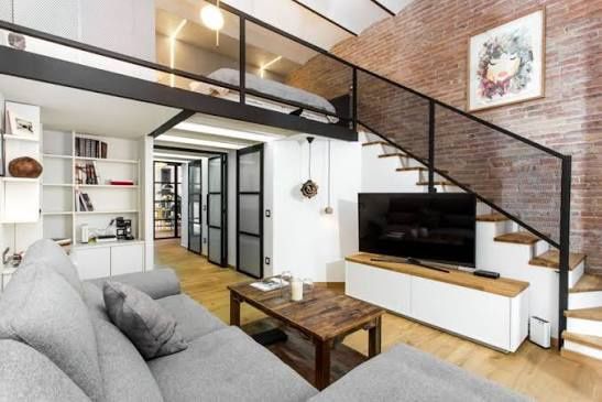 Антрисольный этаж с лестницей