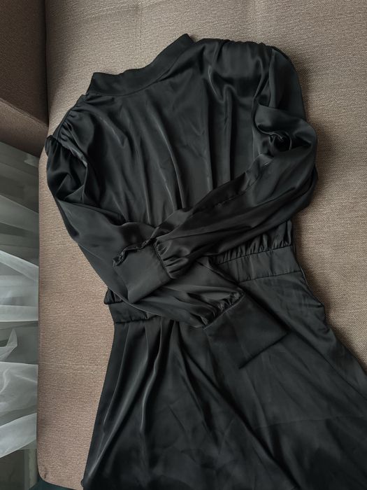 Платье атласное короткое