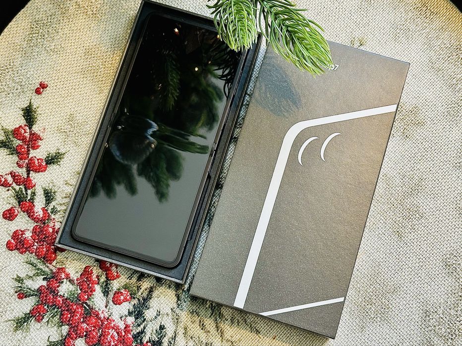 Samsung Z Flip 7 256GB - перфектен, с гаранция до 24.08.2027