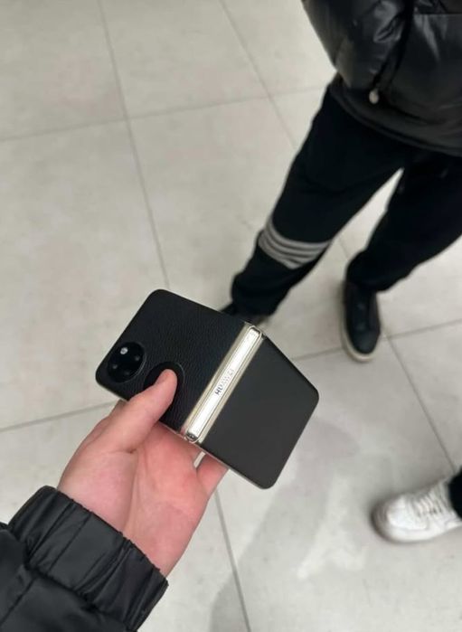 Продам телефон Huawei P50 pocket