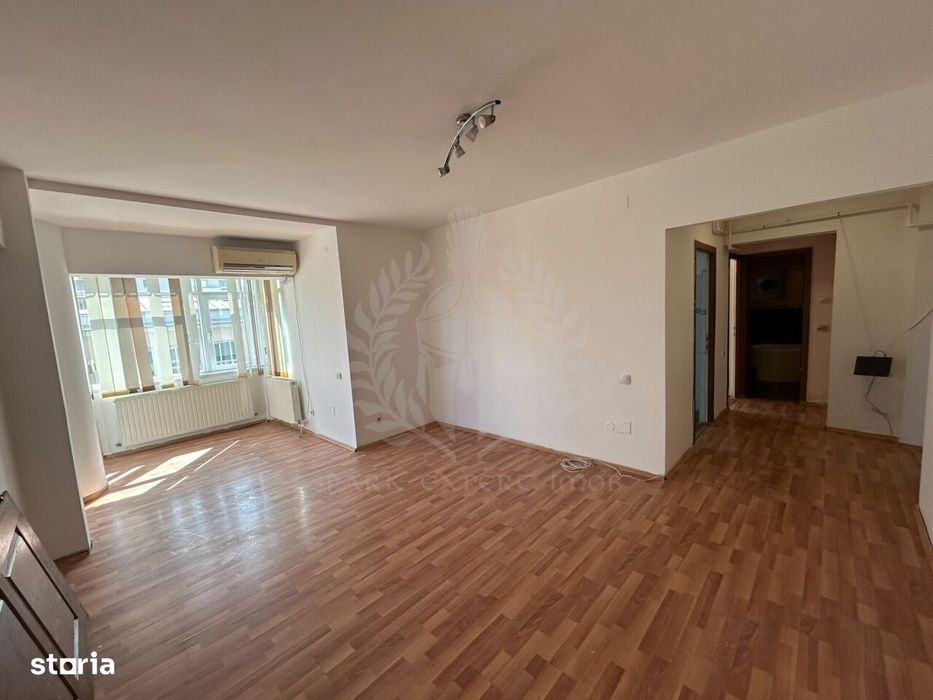 Apartament 3 Camere/ Piața Mihai// Viteazul //Etaj 1 //Decomandat