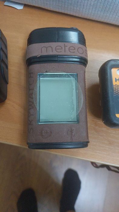 Портативный анемометр-термометр