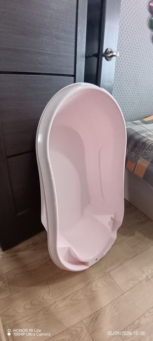 Отдам ванну розовую