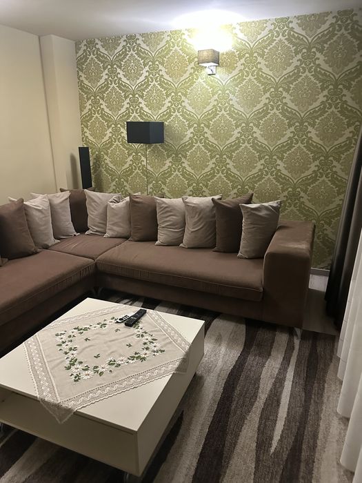 Canapea maro cu coltar