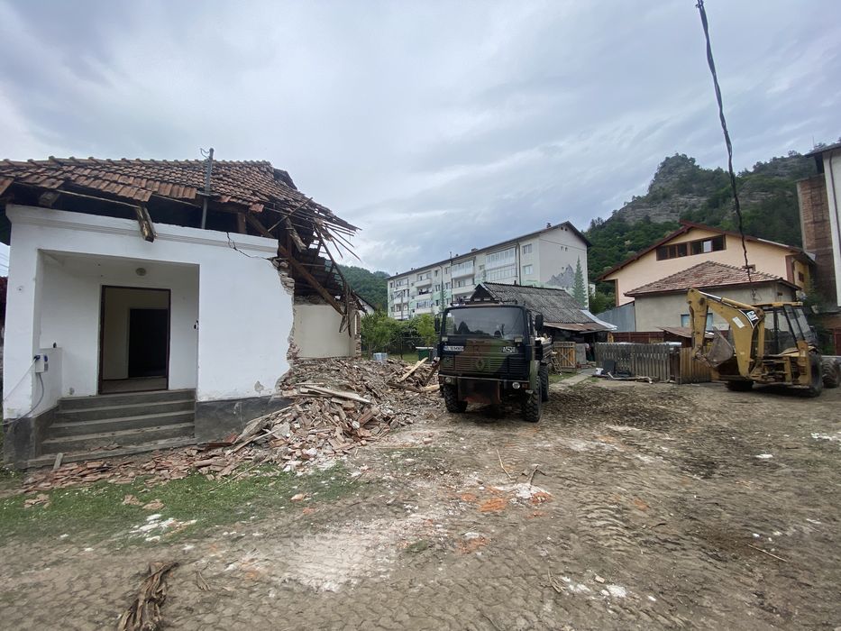 Buldoexcavator / Miniexcavator /camion de inchiriat