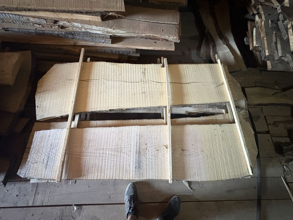 Cherestea si blaturi de masa de nuc stejar  salcam frasin paltin cires