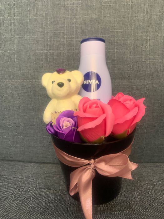 Cutie cadou flori săpun și ursuleț