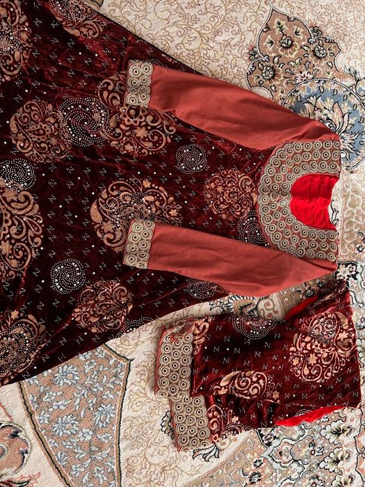 Продаётся платье вечерний узбекский абая почти новая цены договарёная