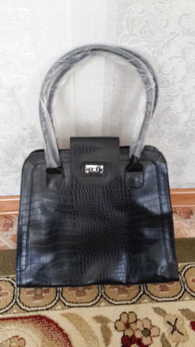 Новая чёрная сумка элегантная