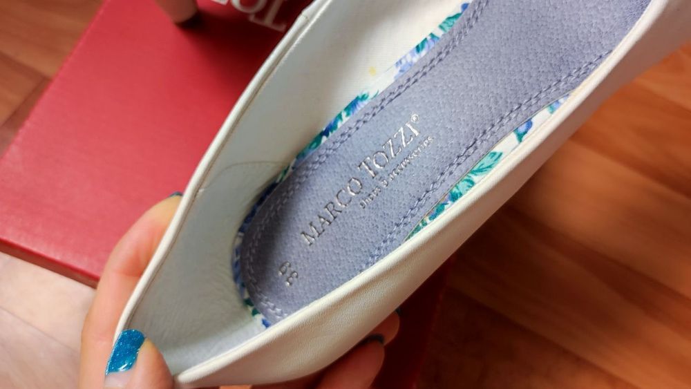 Белые новые туфли