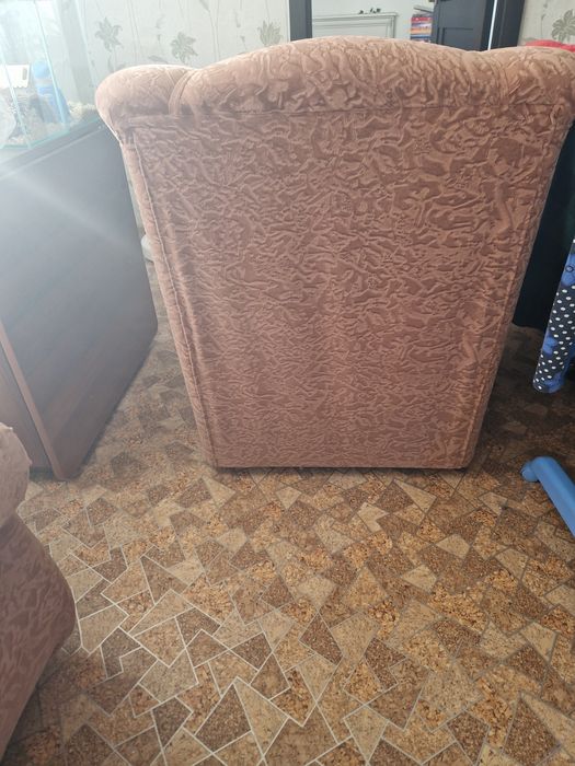 Два кресла, цена условная