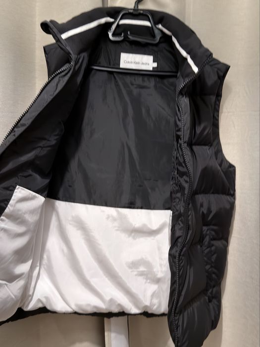 Vestă Calvin Klein Jeans Puffer Originală - Logo Spate - Mărimea L