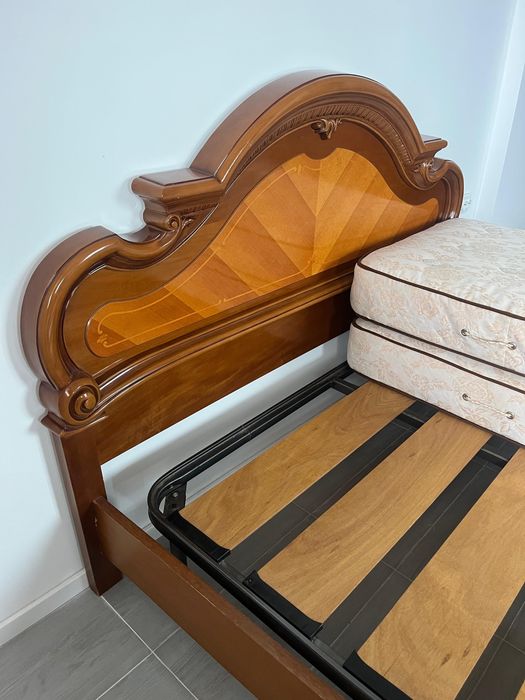 Pat din lemn rustic produs in Italia