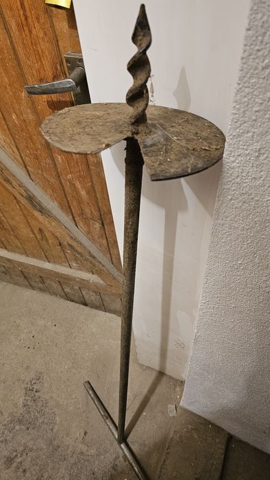 Продавам свредел за дупки в земята