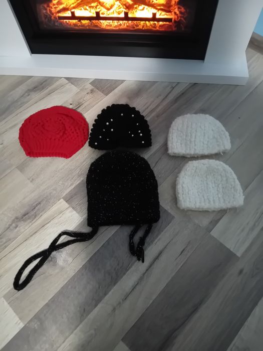 Vând căciulite copii, tricotate sau impletite în casa