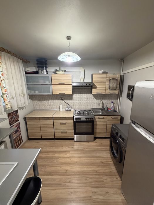 inchiriez apartament 2 camere ultracentral