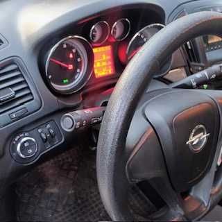 Лек автомобил Opel Insignia