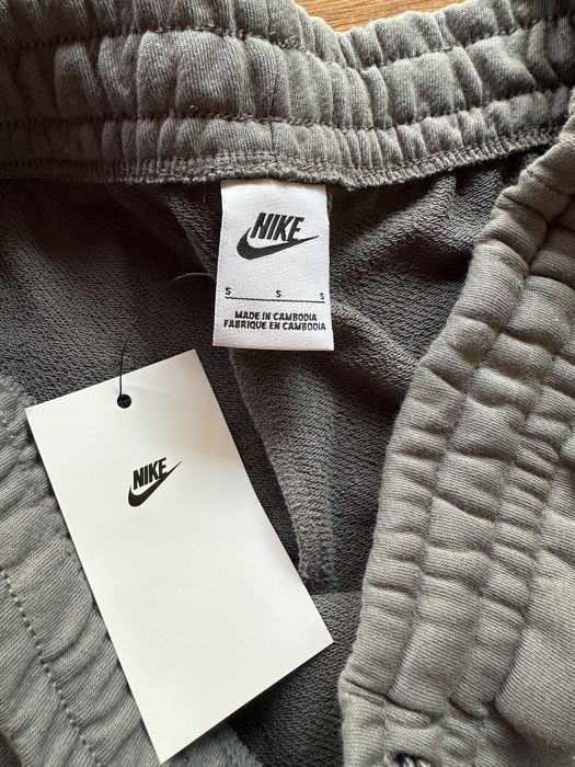 Мъжки,памучни,сиви къси панталонки Nike с бродирано лого